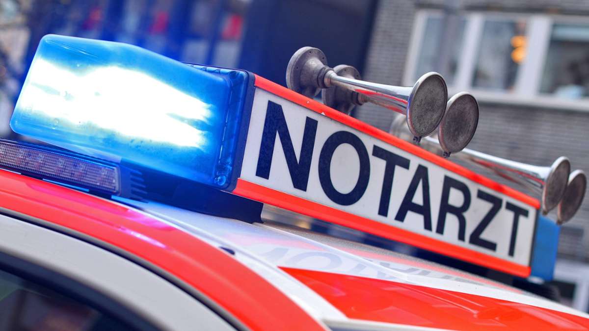 A8 Richtung Stuttgart gesperrt: Unfall mit drei Verletzten: Fahrer war „stark alkoholisiert“