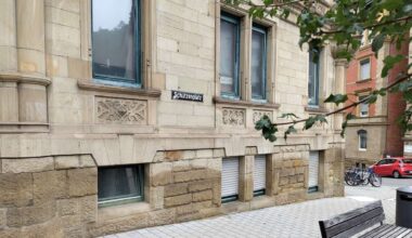Schützenplatz in Stuttgart: Nasse Häuser in Stuttgart durch Sickerpflaster? Nun geht es um die Kosten