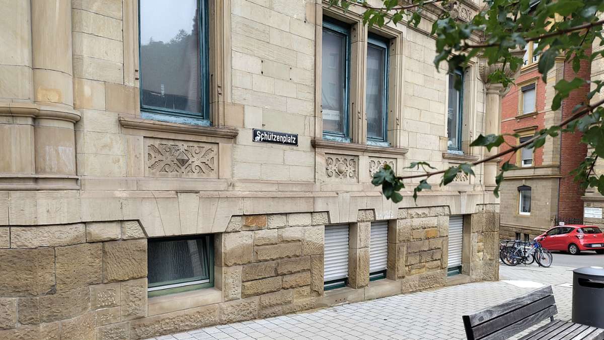Schützenplatz in Stuttgart: Nasse Häuser in Stuttgart durch Sickerpflaster? Nun geht es um die Kosten
