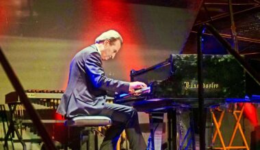 Jugendmusikschule Ditzingen: Zum Geburtstag spielt Oettinger Klavier