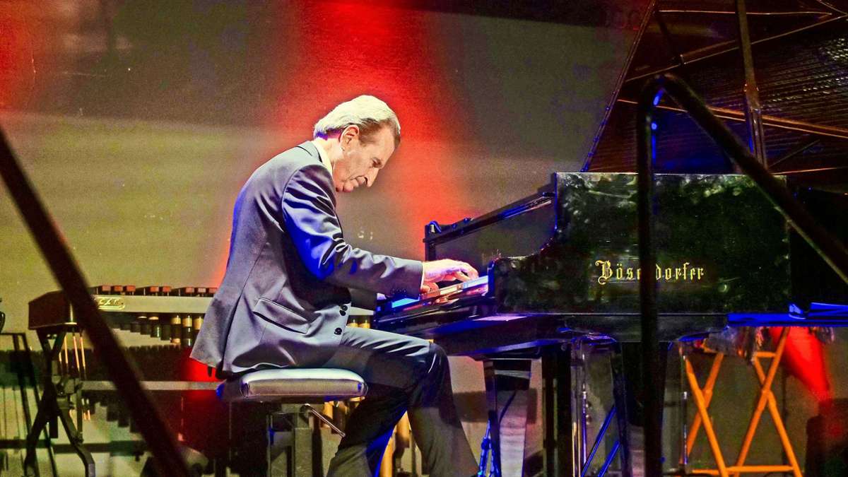 Jugendmusikschule Ditzingen: Zum Geburtstag spielt Oettinger Klavier