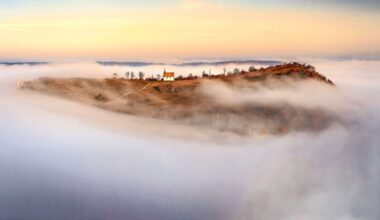 Das Siegerfoto von Birgit Horvath: Das Walberla „frei schwebend“ als Scholle im Himmel