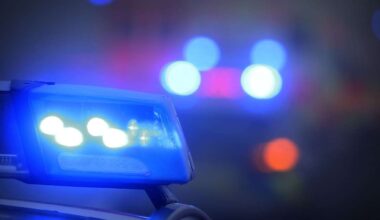 Karlsruhe: Betrunkener baut Unfall und lässt 16-Jährige verletzt zurück