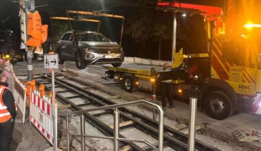 Eugensplatz in Stuttgart: Auto landet auf Stadtbahn-Gleisen - Startseite
