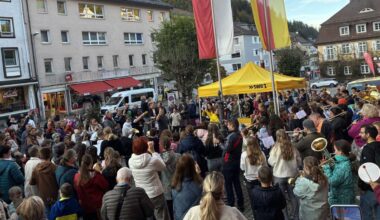 SWR1-Hitmach-Duell in Triberg: Der Marktplatz überfüllt von Musikern - St. Georgen, Triberg & Umgebung