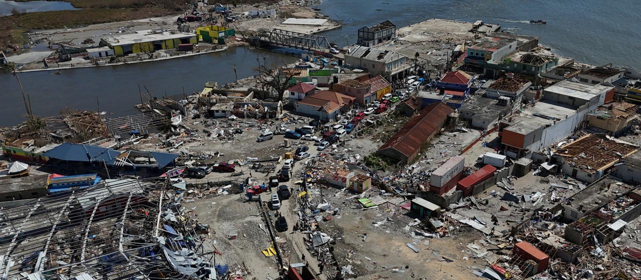 Zerstörte Umgebung am Black River in Jamaika | AP Zerstörte Umgebung am Black River in Jamaika