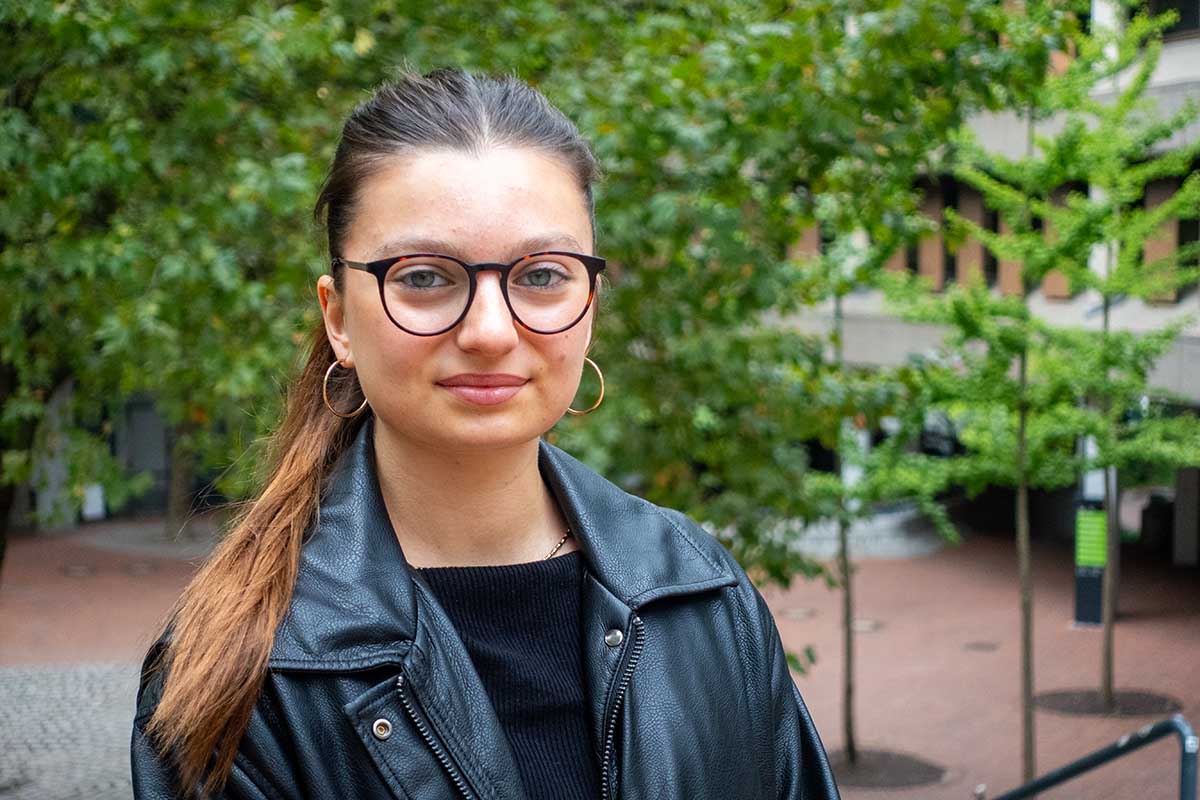 BUW-Studentin in zweiter Generation: Milia startet als „Ersti“ ins Wintersemester an der Wuppertaler Uni - blickfeld