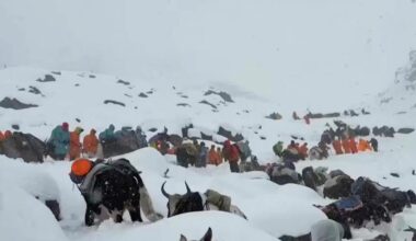Alle Bergsteiger vom Mount Everest gerettet