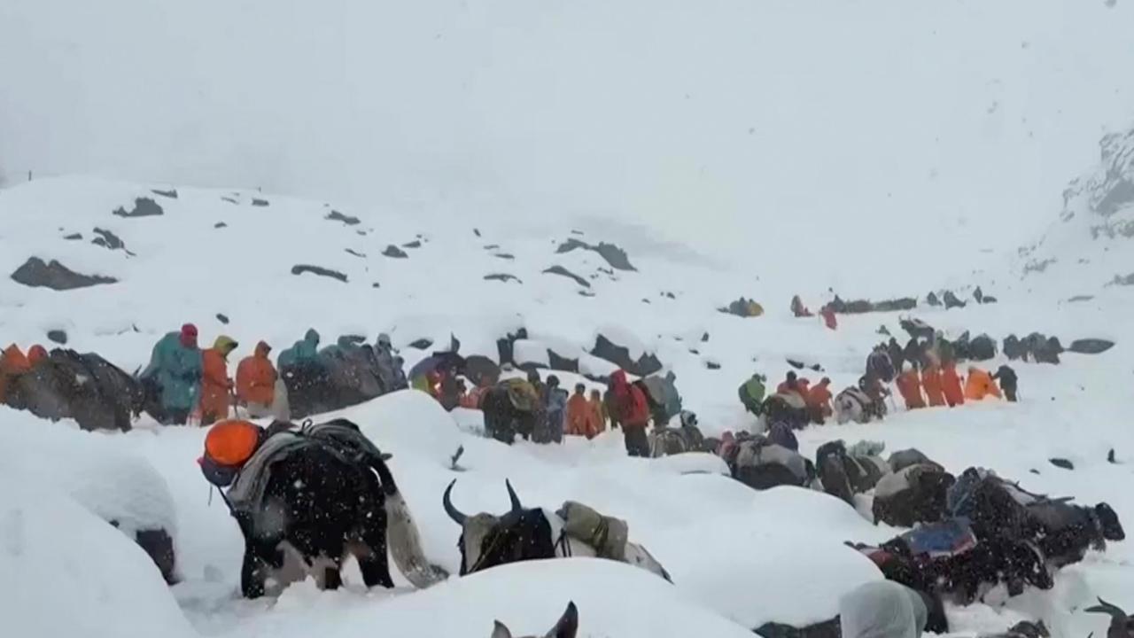 Alle Bergsteiger vom Mount Everest gerettet
