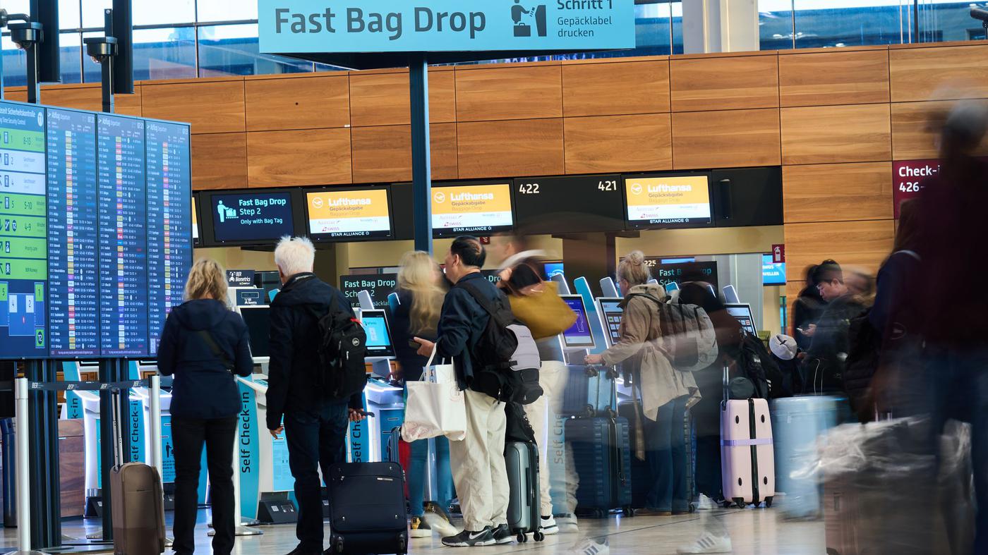 Feiertag führt zu viel Andrang am Berliner Hauptstadtflughafen