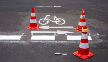 Neue Fahrbahnmarkierungen zur Einrichtung einer Fahrradstraße.