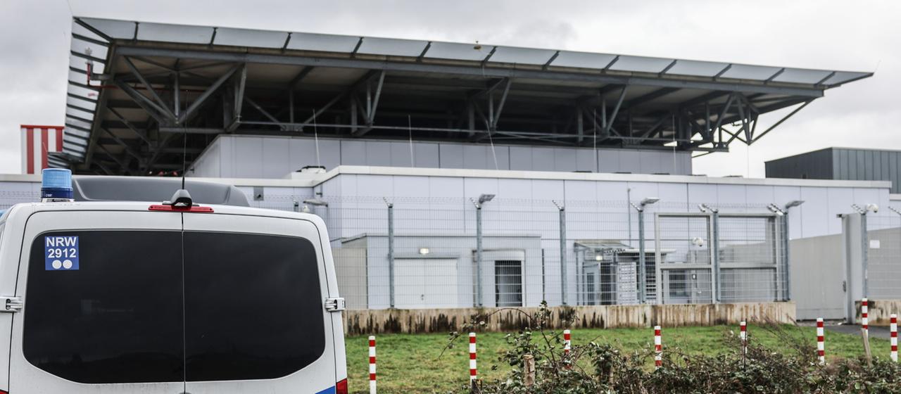 Gebäude des Oberlandesgerichts Düsseldorf, in dem üblicherweise Gerichtsprozesse mit erhöhten Sicherheitsvorkehrungen stattfinden. | dpa Gebäude des Oberlandesgerichts Düsseldorf, in dem üblicherweise Gerichtsprozesse mit erhöhten Sicherheitsvorkehrungen stattfinden.