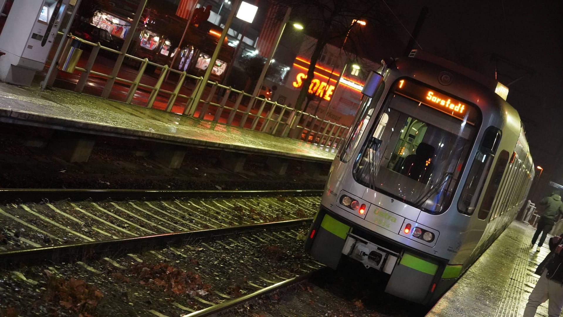Öffentlicher Nahverkehr in Hannover (Archivbild): Auch nachts sind die Stadtbahnen der Üstra unterwegs.