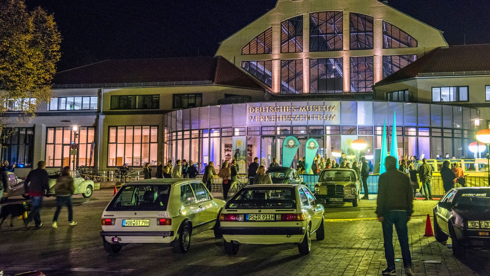 Oldtimer vor dem Verkehrszentrum des Deutschen Museums (Archivbild):