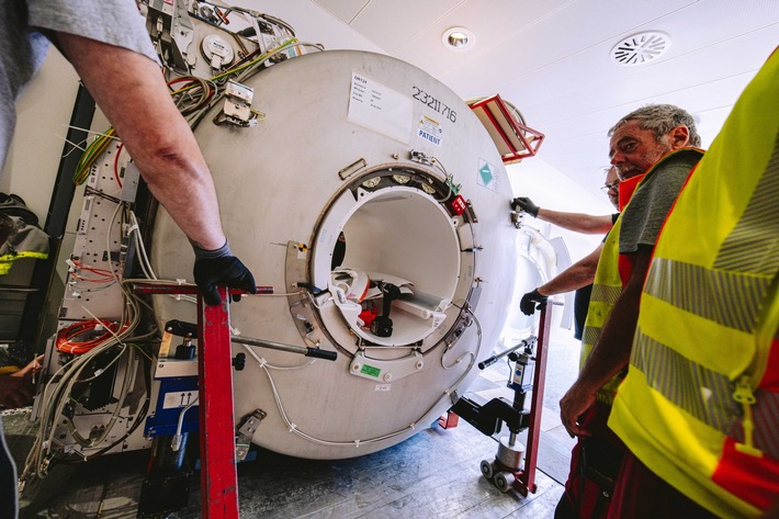 Olgäle-Stiftung hebt kinderradiologische Diagnostik im Klinikum Stuttgart mit KI-MRT auf ein neues Level