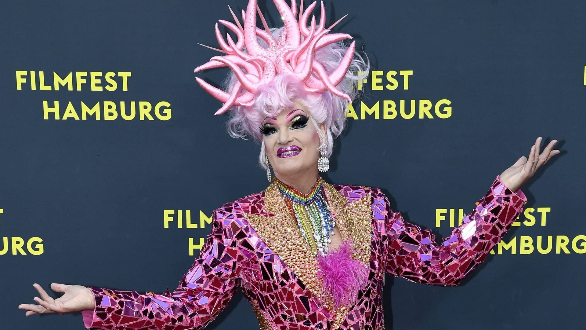 Olivia Jones: Der Film porträtiert Deutschlands bekannteste Drag-Queen in all ihren Facetten.