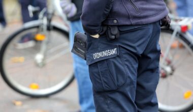 Beiß-Angriff wegen einer Kippe – Berliner Kontrolleur fällt dauerhaft aus