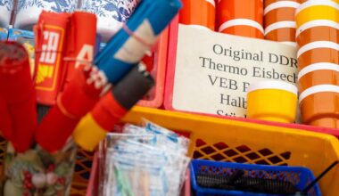 Hunderte Besucher kommen zur Ostpro nach Berlin-Karlshorst