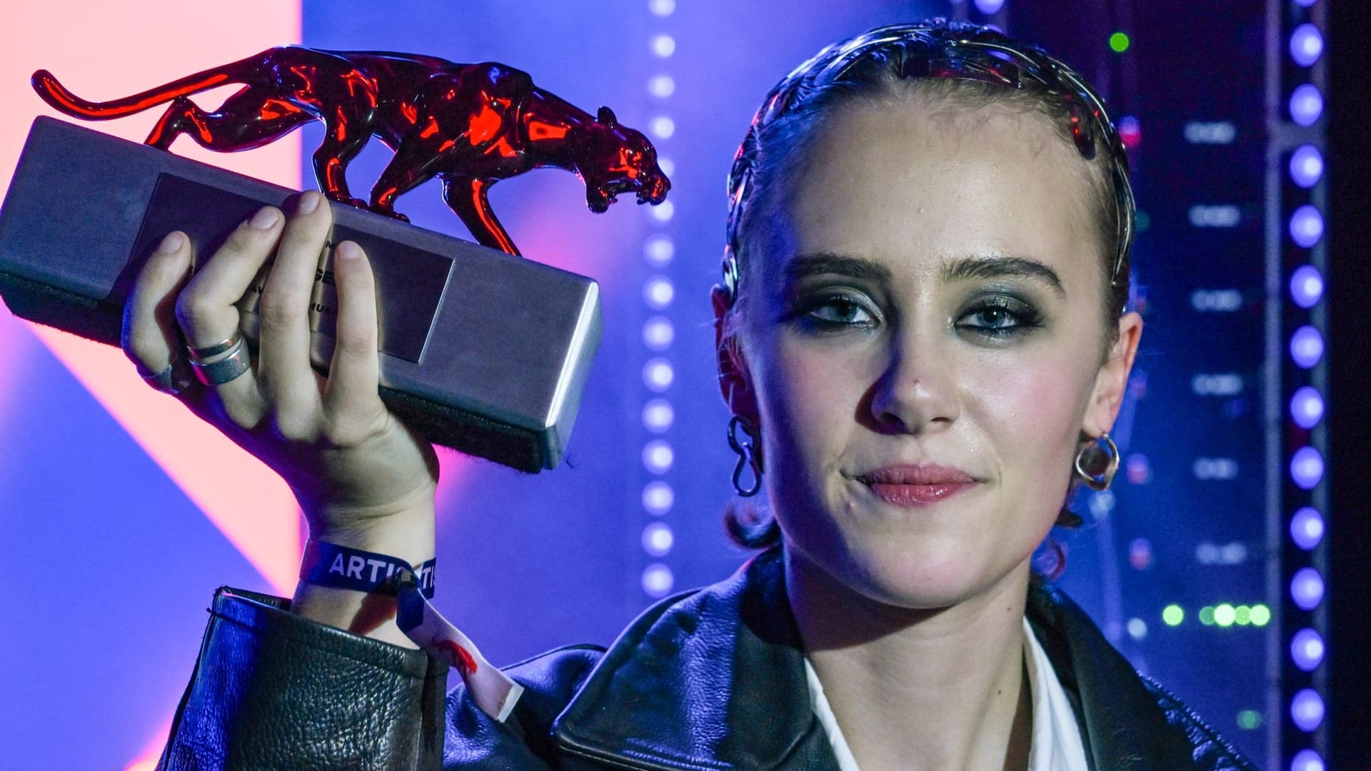 urn:newsml:dpa.com:20090101:251008-911-032057