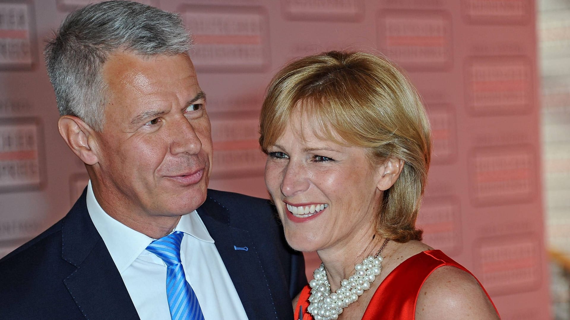 Peter Kloeppel mit seiner Ehefrau Carol: Die beiden sind seit 1993 verheiratet. Peter Kloeppel mit seiner Ehefrau Carol: Die beiden sind seit 1993 verheiratet.