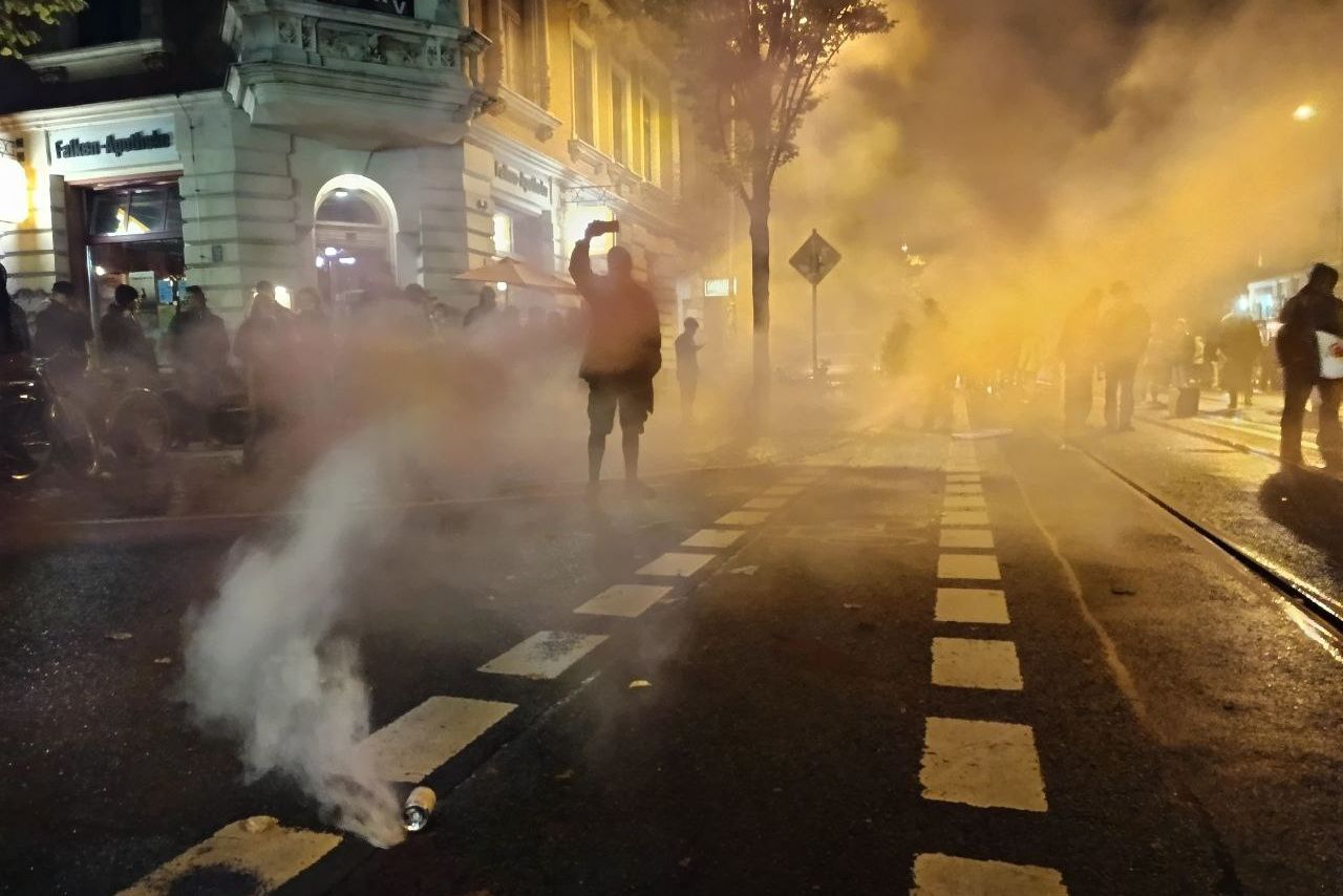 „Autonome Besetzungstage“ heute mit Massencornern in der Eisenbahnstraße + Update + Video · Leipziger Zeitung