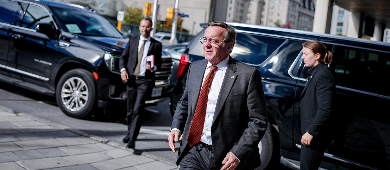 Boris Pistorius kommt in Kanada zur Pressekonferenz zu einem U-Boot-Projekt | dpa Boris Pistorius kommt in Kanada zur Pressekonferenz zu einem U-Boot-Projekt