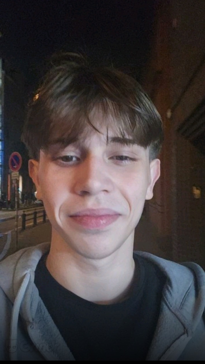 POL-HH: 251008-4. Öffentlichkeitsfahndung nach gefährlicher Körperverletzung in Hamburg-St. Pauli