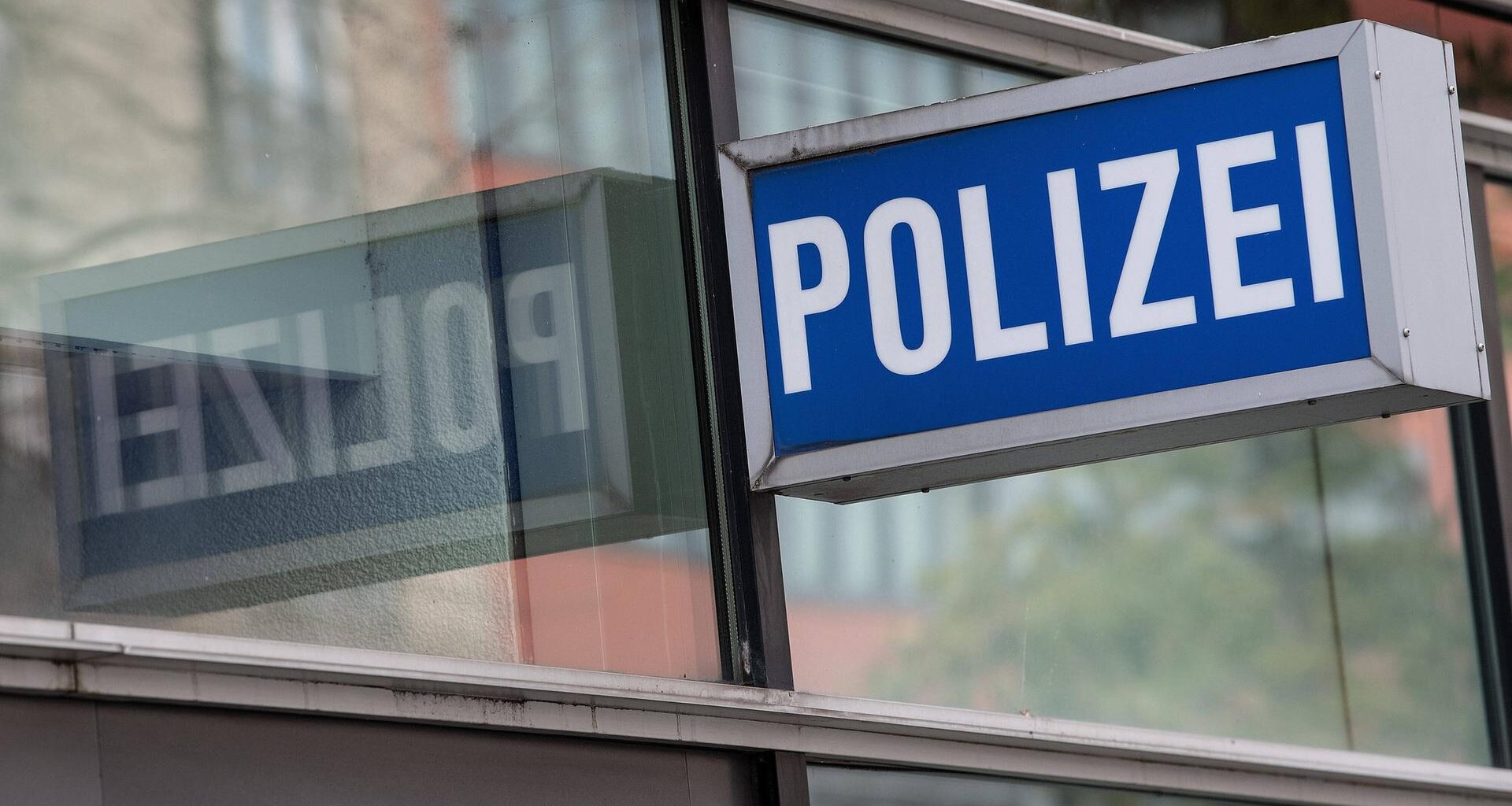 Ermittlungen gegen 17 Polizisten in Frankfurt wegen Polizeigewalt | hessenschau.de