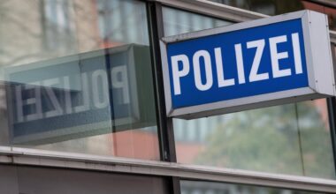 Ermittlungen gegen 17 Polizisten in Frankfurt wegen Polizeigewalt | hessenschau.de