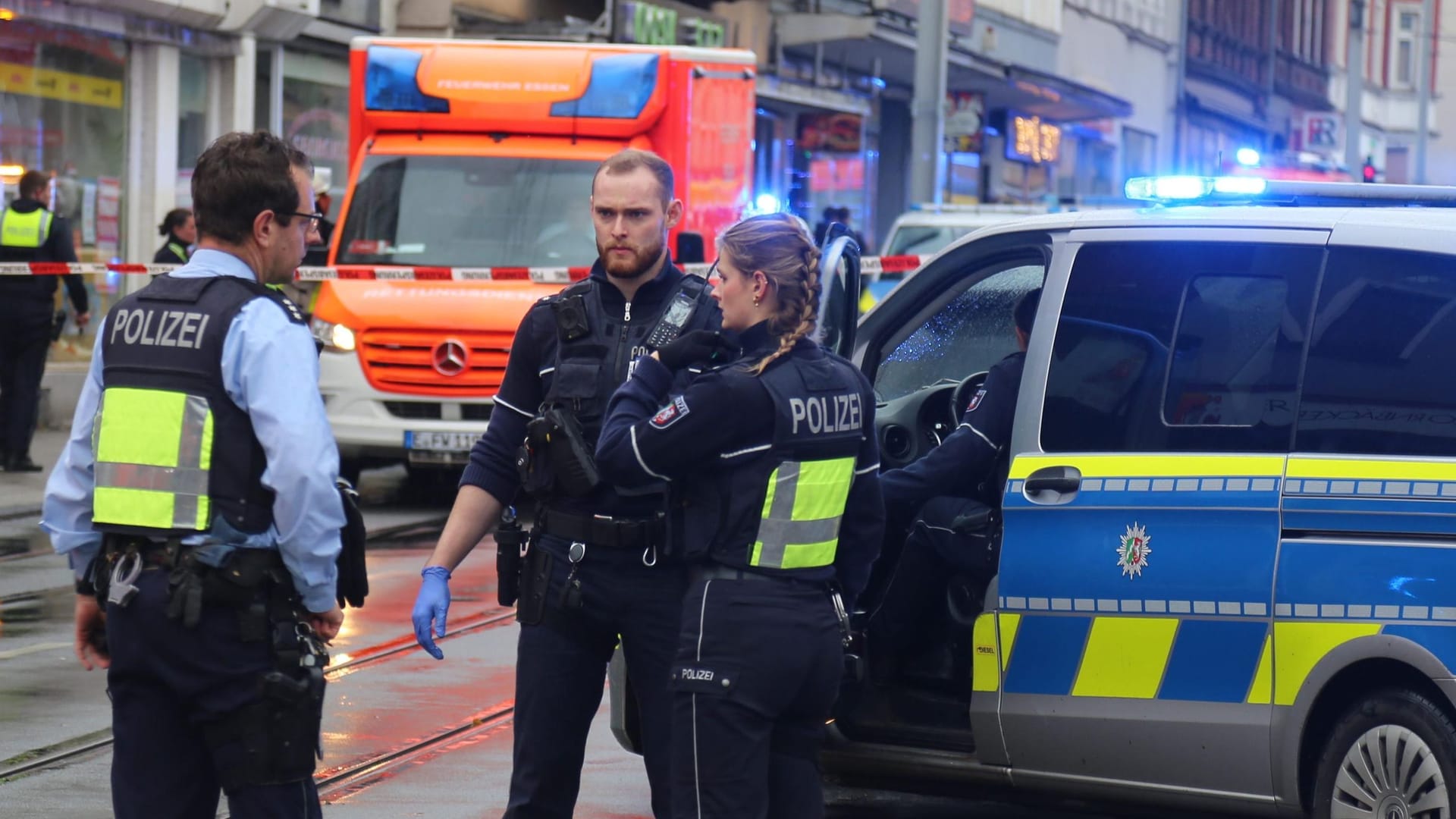 Polizeieinsatz in Essen: In Katernberg sind Schüsse gefallen. Polizeieinsatz in Essen: In Katernberg sind Schüsse gefallen.