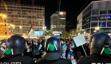 Berlin: 800 Teilnehmer, 80 Festnahmen bei propalästinensischer Demo am Alexanderplatz