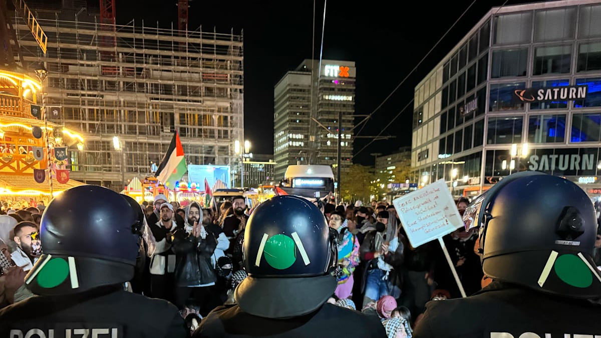 Berlin: 800 Teilnehmer, 80 Festnahmen bei propalästinensischer Demo am Alexanderplatz