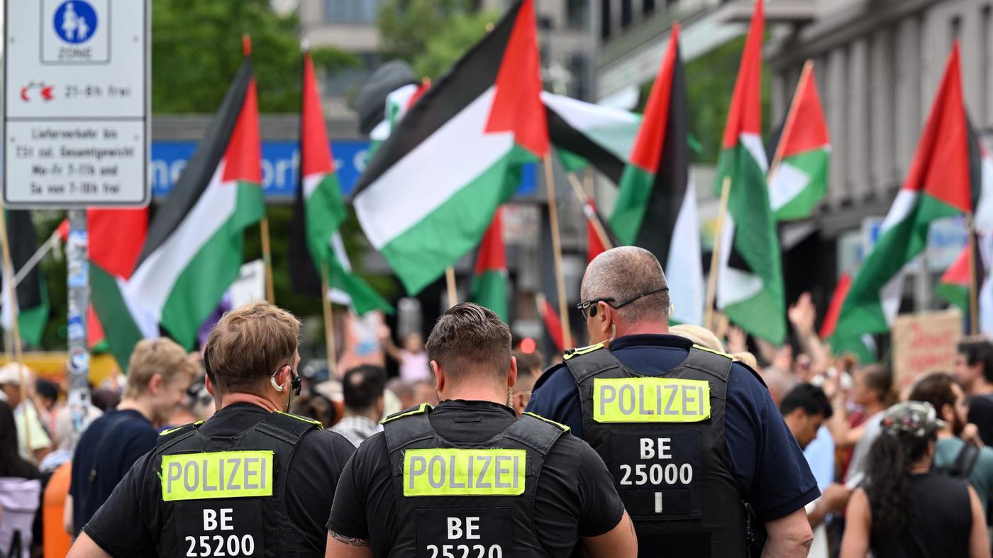 Polizei verbietet Israel-Hass-Demo auf Alexanderplatz