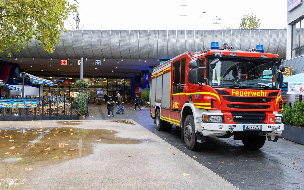 Pulver-Attacke am Duisburger Hauptbahnhof: Täter bewirft Frau mit Vitamin C