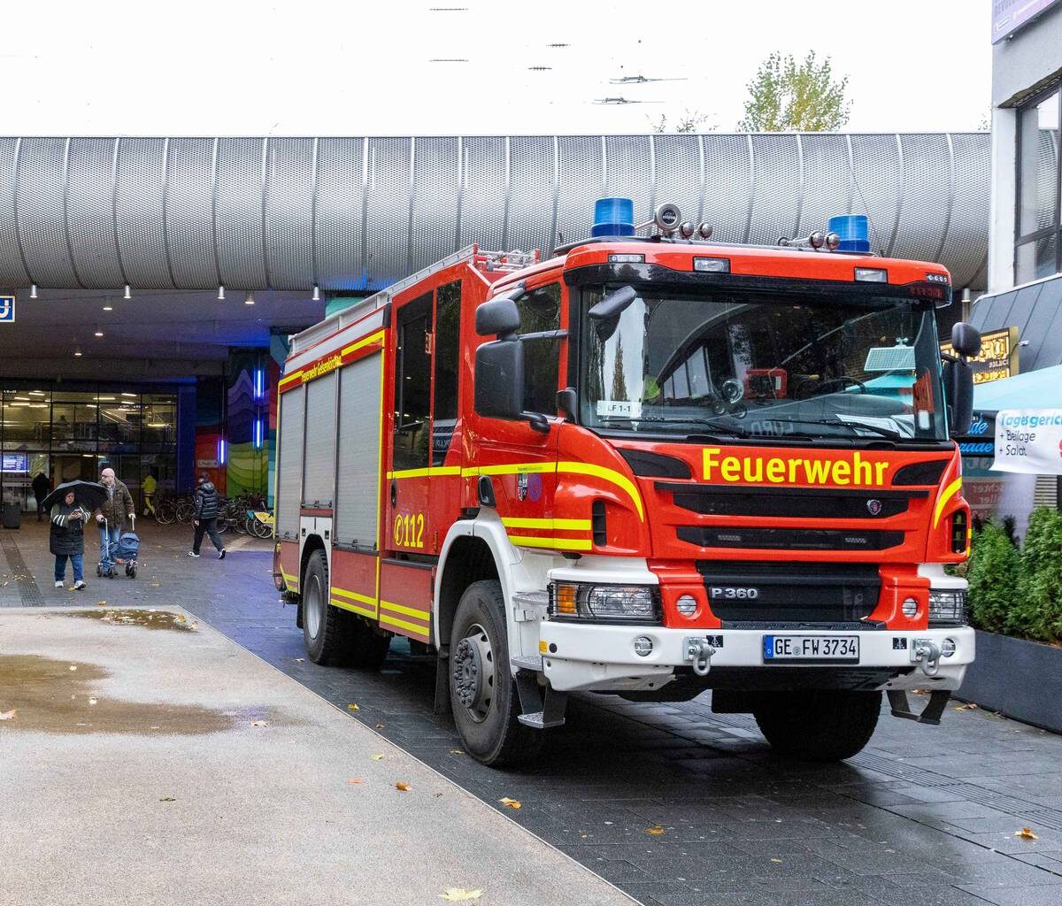 Pulver-Attacke am Duisburger Hauptbahnhof: Täter bewirft Frau mit Vitamin C