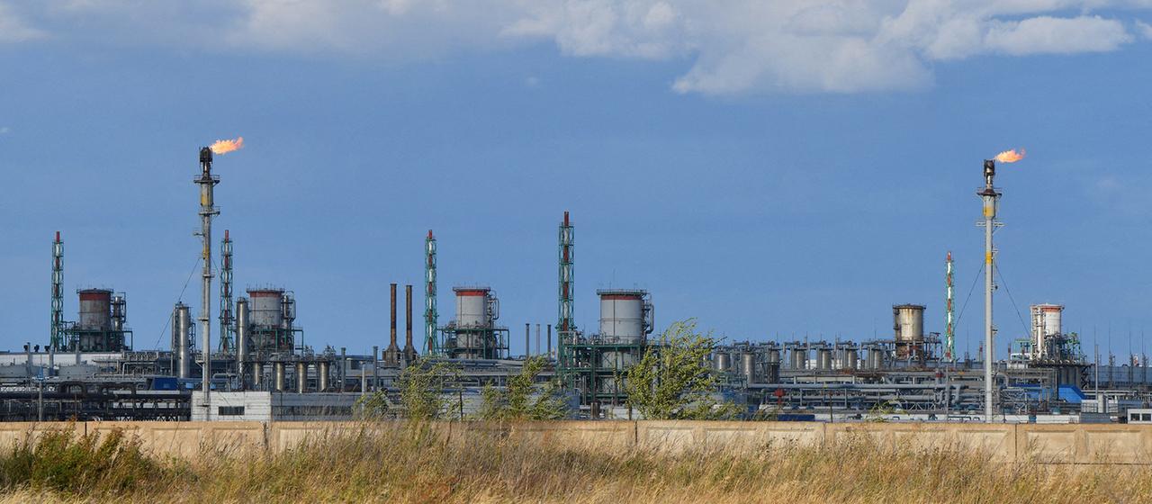 Eine Gazprom-Raffinerie in der Region Orenburg, Russland | REUTERS Eine Gazprom-Raffinerie in der Region Orenburg, Russland