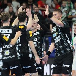 Audio: rbb24 | 16.10.2025 | Nikolaus Hillmann  | IMAGO / Foto Lächler Die Spieler der Füchse Berlin feiern ihren Sieg gegen Kolstad (Foto: IMAGO / Foto Lächler)