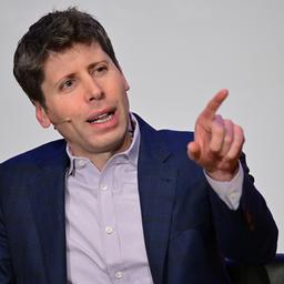 Sam Altman, Mitgründer und Vorstandsvorsitzender von OpenAI, spricht während einer Podiumsdiskussion über die Zukunft Künstlicher Intelligenz an der TU Berlin. (Quelle: dpa/Sebastian Gollnow)