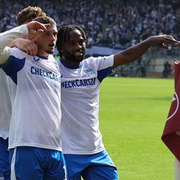 Audio: rbb24 Inforadio | 28.09.2025 | Martin Raspe | imago images/Zink Michael Cuisance und Deyovaisio Zeefuik feiern gemeinsam den Treffer zum 2:0 von Hertha in Nürnberg (imago images/Zink)