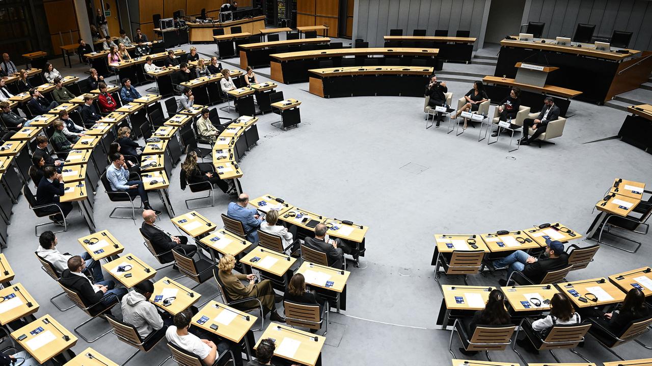 Berlin: Abgeordnetenhaus: Überlebende der Hamas-Attacke fühlen sich in Berlin unsicher