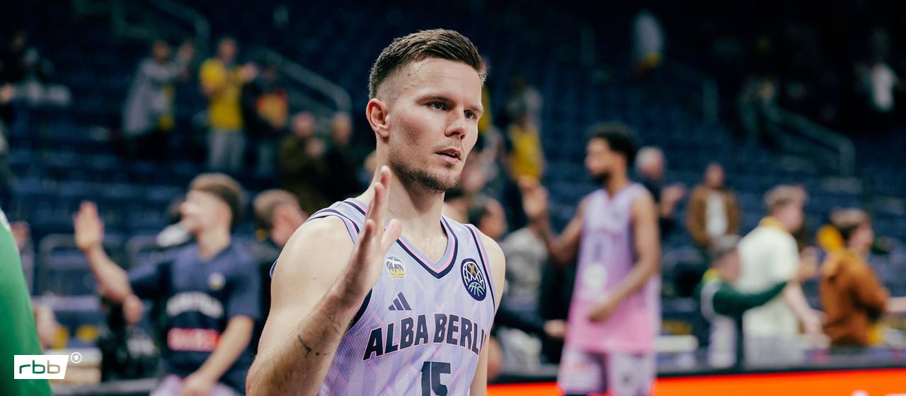 Martin Hermannsson nach einem Spiel von Alba Berlin. (Archiv) Quelle: imago images/Sports Press Photo