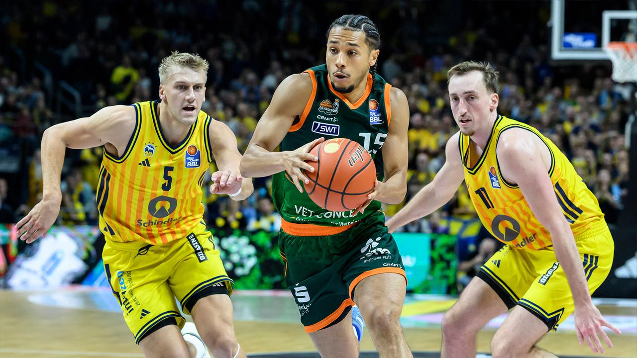 Gegen Aufsteiger Trier : Erst furios, dann der Absturz: Alba Berlin verliert Saisonauftakt