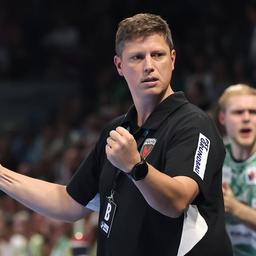 Video: DER TAG | 15.10.2025 | Sebastian Meyer | IMAGO / Contrast Nicolej Krickau jubelt über einen Treffer für die Füchse Berlin. (Foto: IMAGO / Contrast)