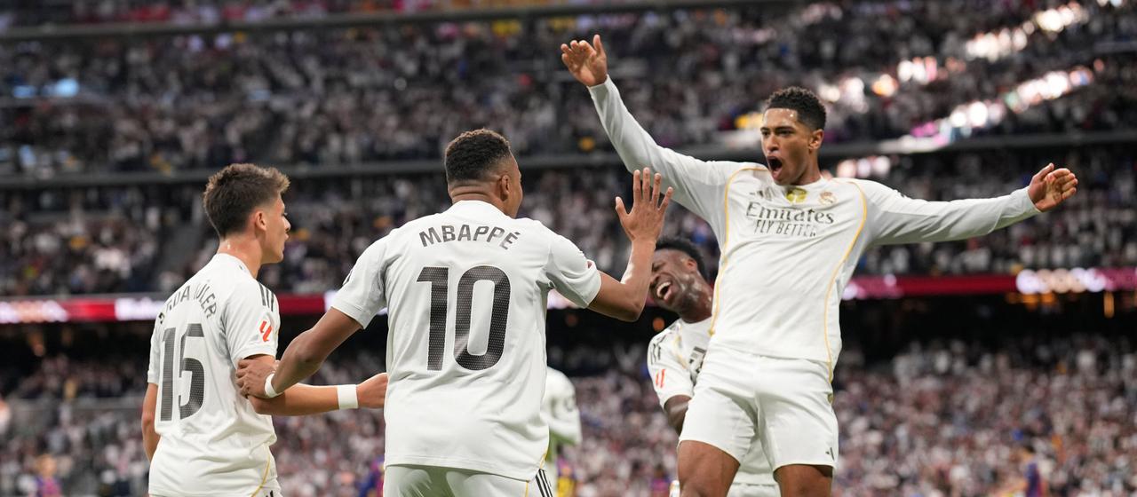 Spieler von Real Madrid jubeln nach einem Tor im Classico | dpa Spieler von Real Madrid jubeln nach einem Tor im Classico