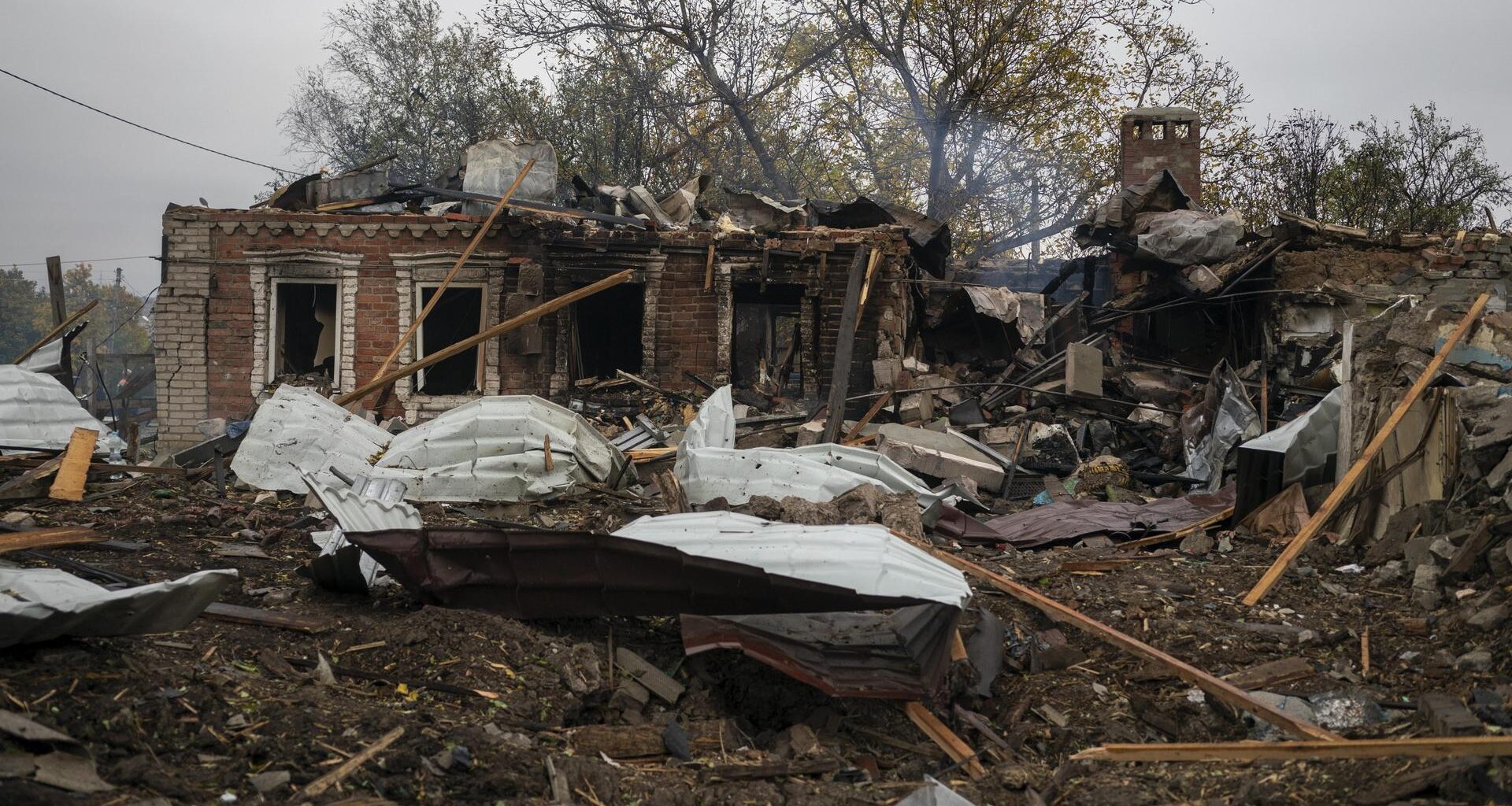 Zerstörte Häuser nach einem russischen Angriff in der Stadt Kramatorsk