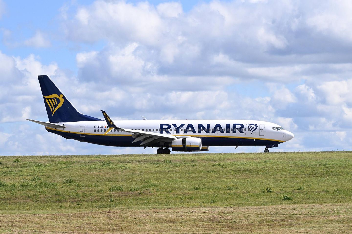 Die Billigairline Ryanair kritisiert die hohen Kosten am Standort Deutschland.