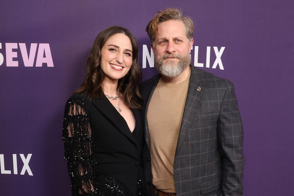 Sara Bareilles und Joe Tippett bei der Premiere der Netflix-Serie "Girls5eva" im März 2024 in New York City.