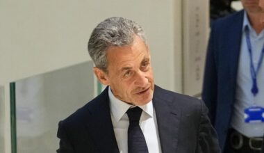 Der ehemalige französische Präsident Nicolas Sarkozy im Gericht in Paris