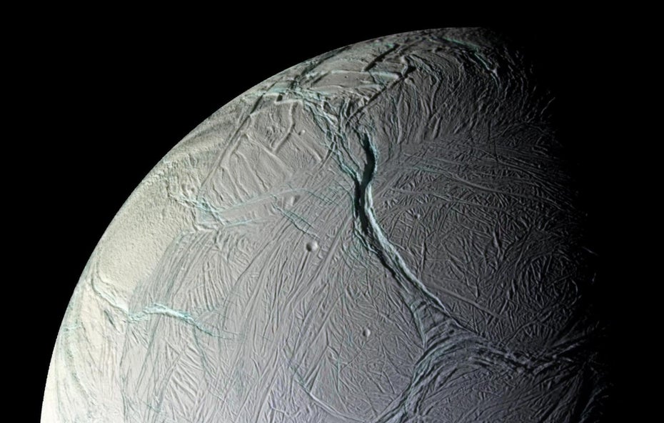 Kosmisches Data-Mining: Neue Analyse enthüllt Lebensbausteine auf Saturnmond Enceladus