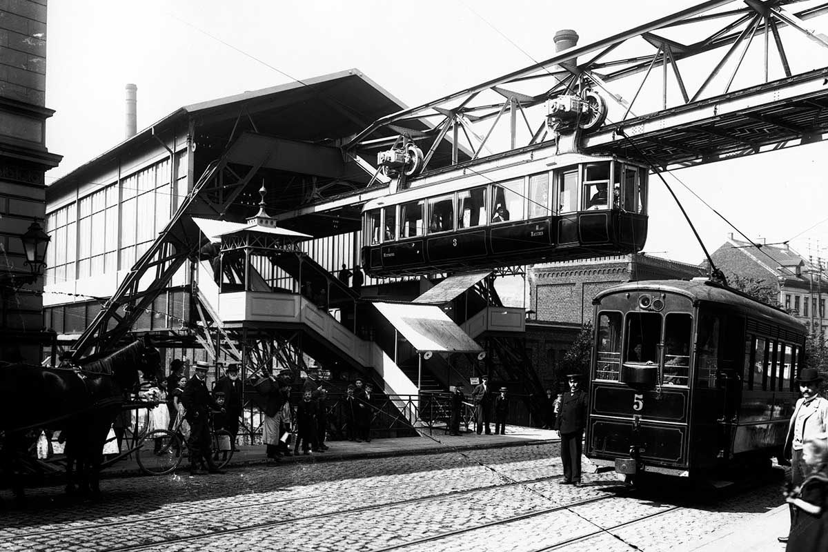 Wuppertaler Stadtwerke suchen zum 125. Schwebebahn-Jubiläum 125 Schwebebahn-Geschichten - blickfeld